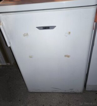DOVOZ MOŽNÝ malá lednice Zanussi.