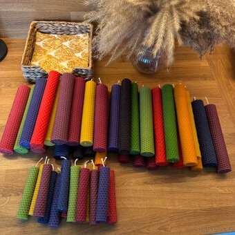 Sada svíček z včelího vosku, 46 kusů.