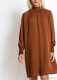 Elegantní šaty se stojáčkem 44/46