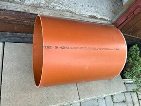 kanalizační trubka