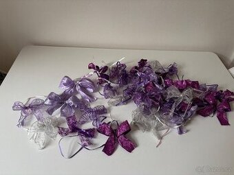 42 kusů dekorativních mašlí