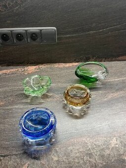 Popelníky hutní sklo