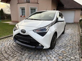 Toyota Aygo 1,0 VVT-i 53 KW X-Play 5 dveří
