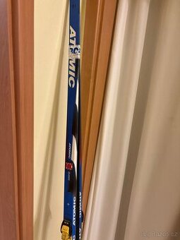 Běžky závodní na klasiku - hladká skluznice - ATOMIC 203 cm