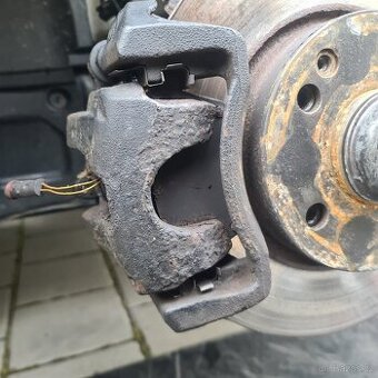 Brzdové třmeny + držáky Mercedes-Benz W169