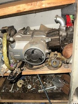 Rám a motor na pitbike 125