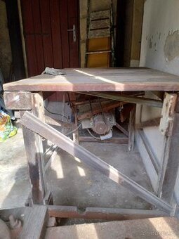 stará funkční cirkulárka za odvoz