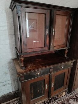 Starý kredenc - nález z půdy