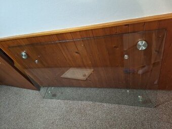 Tvrzené sklo z jídelního stolu