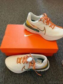 Běžecké boty Nike React Infinity Run 3 Hola Hou / vel. 39