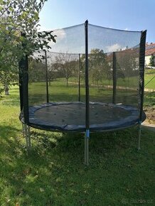 Trampolína