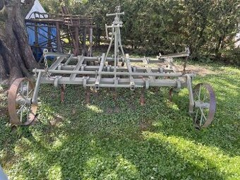 Prodám nesený kultivátor/kombinátor za traktor (roudnický)