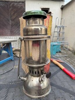 Prodám starožitnou petrolejovou lampu