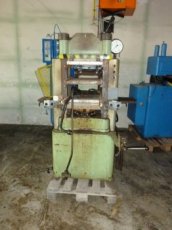 Hydraulický vulkanizační lis 400x400