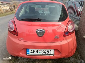 Ford KA bouraný,,lze nastartovat a popojet