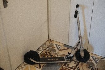 Koloběžka Razor A5