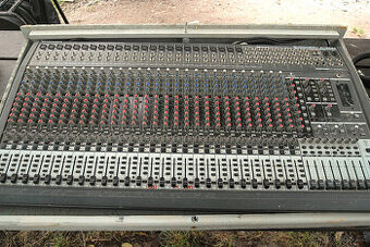 Behringer SX 3282 EURODESK a ALLEN HEATH PA28