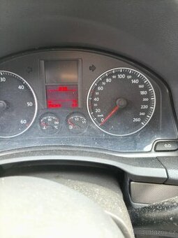 Golf 5 (na náhradní díly)