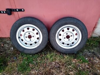 Škoda felicia 2x gumy na discích kola