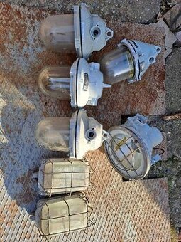 Továrna průmyslová lampa svítidlo litinová nepoužitá