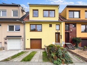 Pronájem luxusního domu 4+1, s balkónem a zahradou - Dobšice