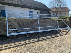 Brána posuvná samonosná, ZINEK, výplň 3D, NOVÁ, CZ výroba