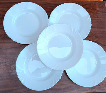 PRODÁM BÍLÉ SKLENĚNÉ TALÍŘE