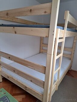 masivní palanda / patrová postel šíře 140cm