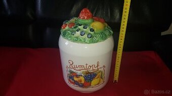 Větší porcelánová dóza