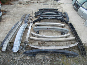 Přední a zadní výztuhy nárazníků na různé vozy