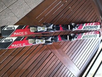 Sjezdové lyže Atomic