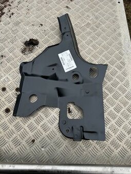 Škoda Rapid pravá zadní část čela