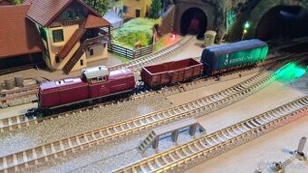 Vláčky N - diesel lokomotiva Arnold V 100, vagónky