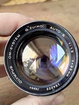 Objektiv Olympus G-Zuiko 55mm f1,2 s redukci na Canon