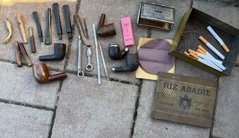 Sběratelská sada starých dýmek a kuřáckých potřeb