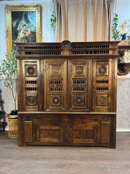 Bretonský kabinet s věšákem (142026)