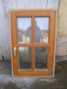 Dřevěné okno 70 x 110 cm