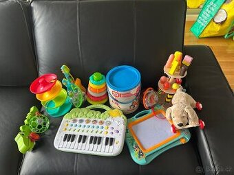 Hračky mix pro malé dítě