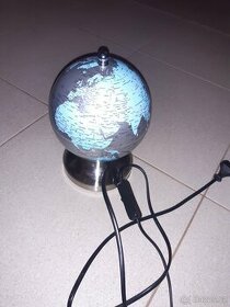 Lampička globus