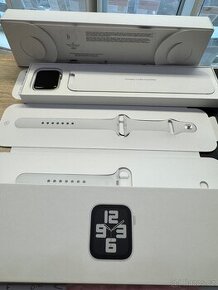 Apple Watch SE (2nd Gen) 44mm  Silver Aluminum Case
