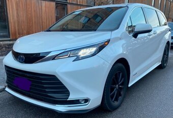 TOYOTA SIENNA HYBRID  (rezervace)