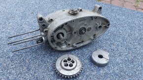 Prodáno Nevolat - Prodám nek. motor, náhon tach. a spojku