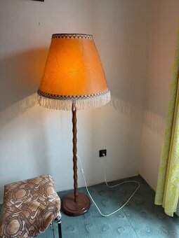 Dřevěná lampa funkční