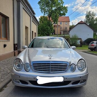 Mercedes E W211 rok 2003