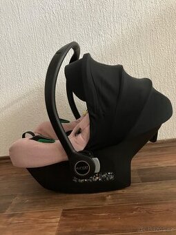 Velmi pěkné růžové vajíčko + základna IsoFix Avional Cosmo