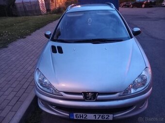 Peugeot 206sw combi 1,4 benzin 65kw rok 2004