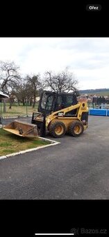 smykový nakladač caterpillar 226b