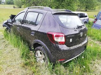 Dacia Sandero Stepway 0.9 Tce havarovaná,díly