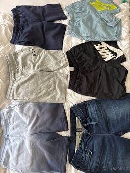 Kratasy NIKE A GAP