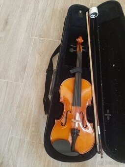 Housle Stagg 4/4